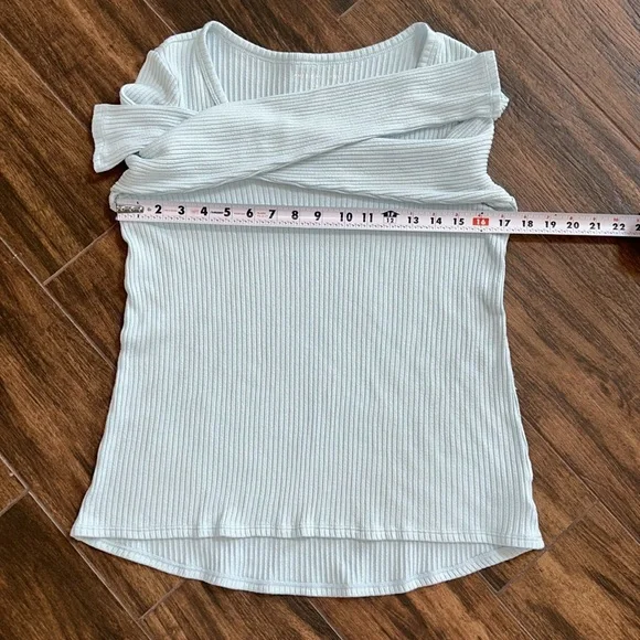 Baby blue American Eagle top S - Picture 5 of 6